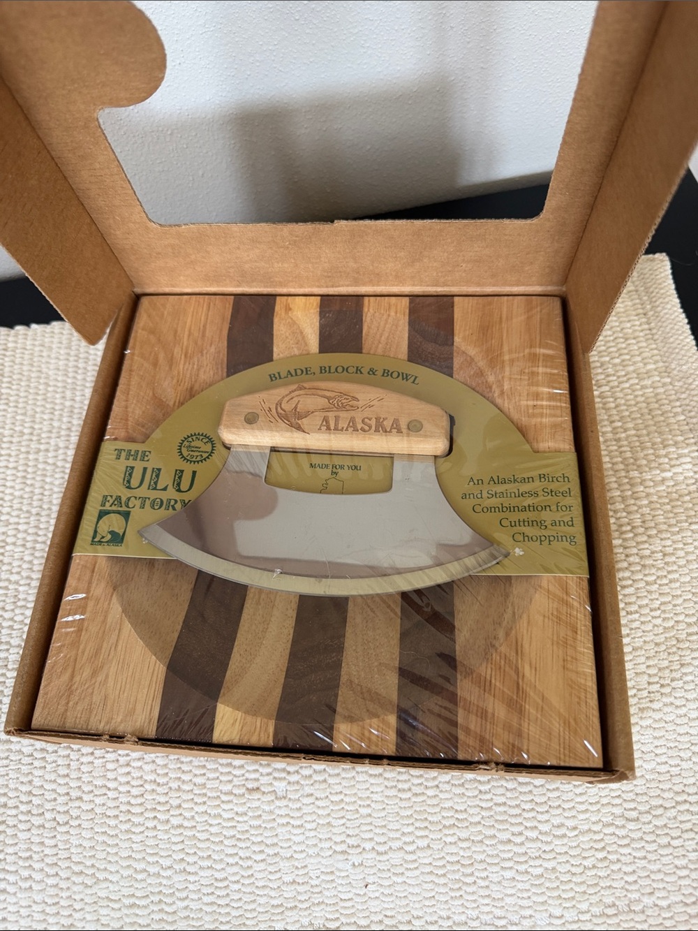 ULU Factory Alaska Ulu Knife & Wood Board Set and knife stand. NWT - Picture 2 of 7